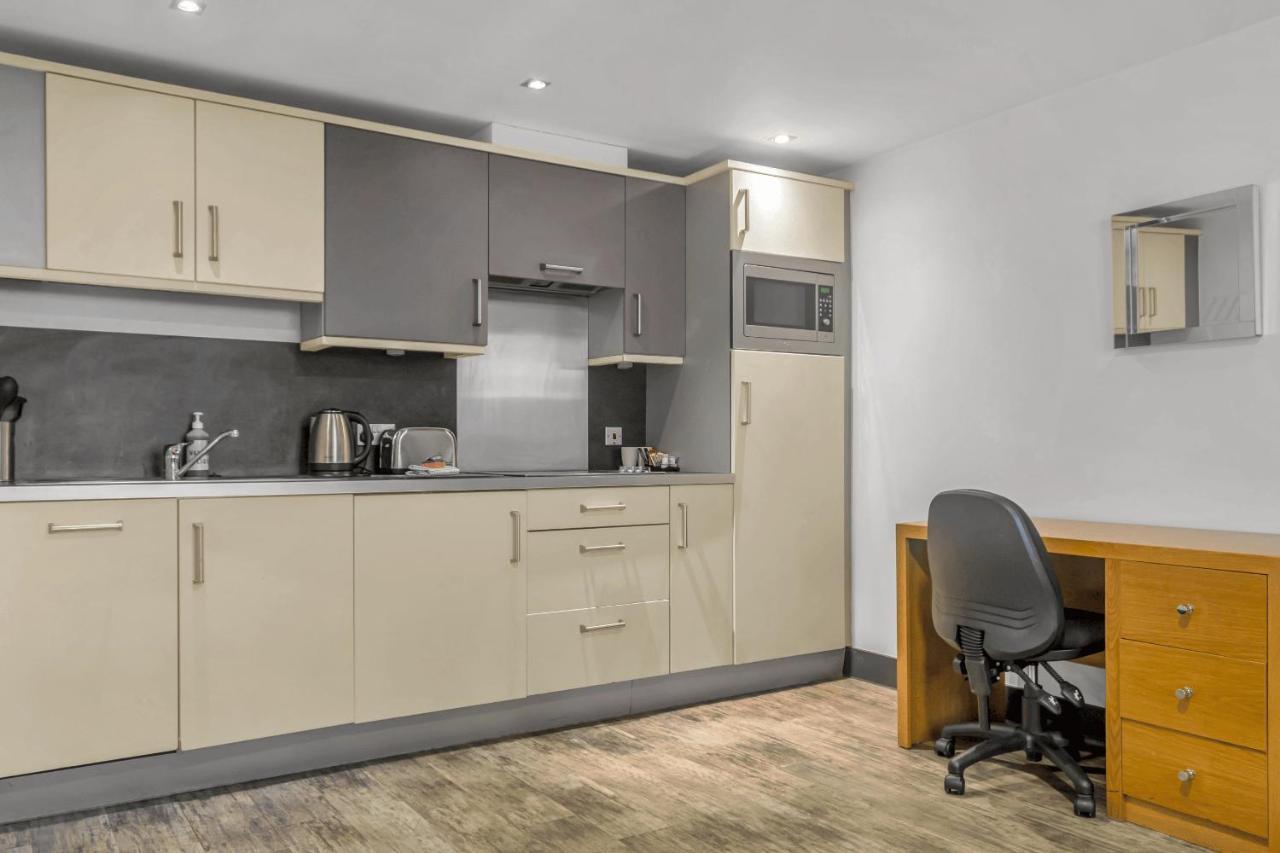 Roomzzz Leeds City West Exterior foto