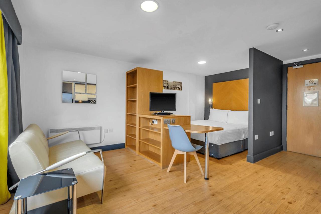 Roomzzz Leeds City West Exterior foto