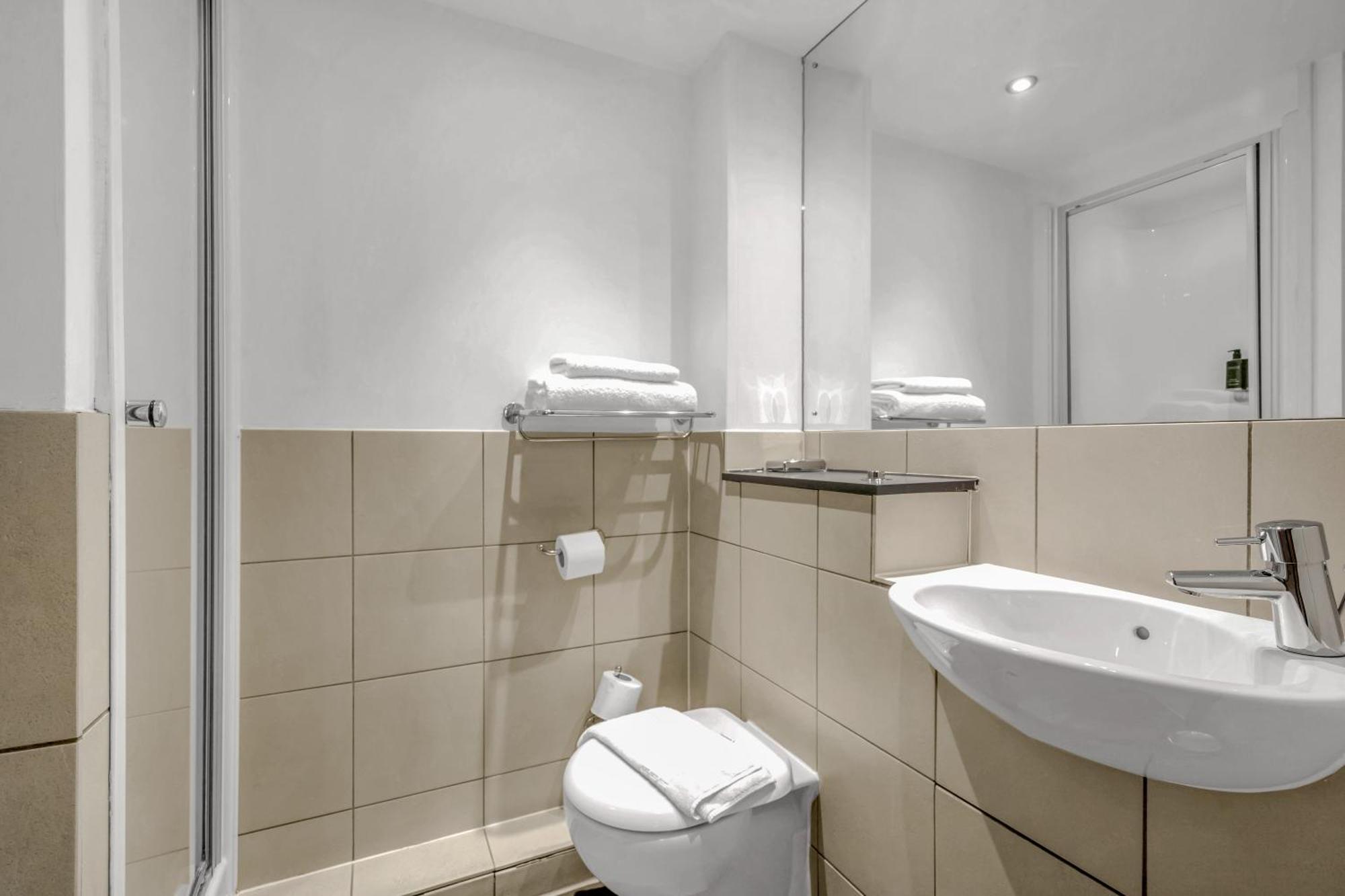 Roomzzz Leeds City West Exterior foto