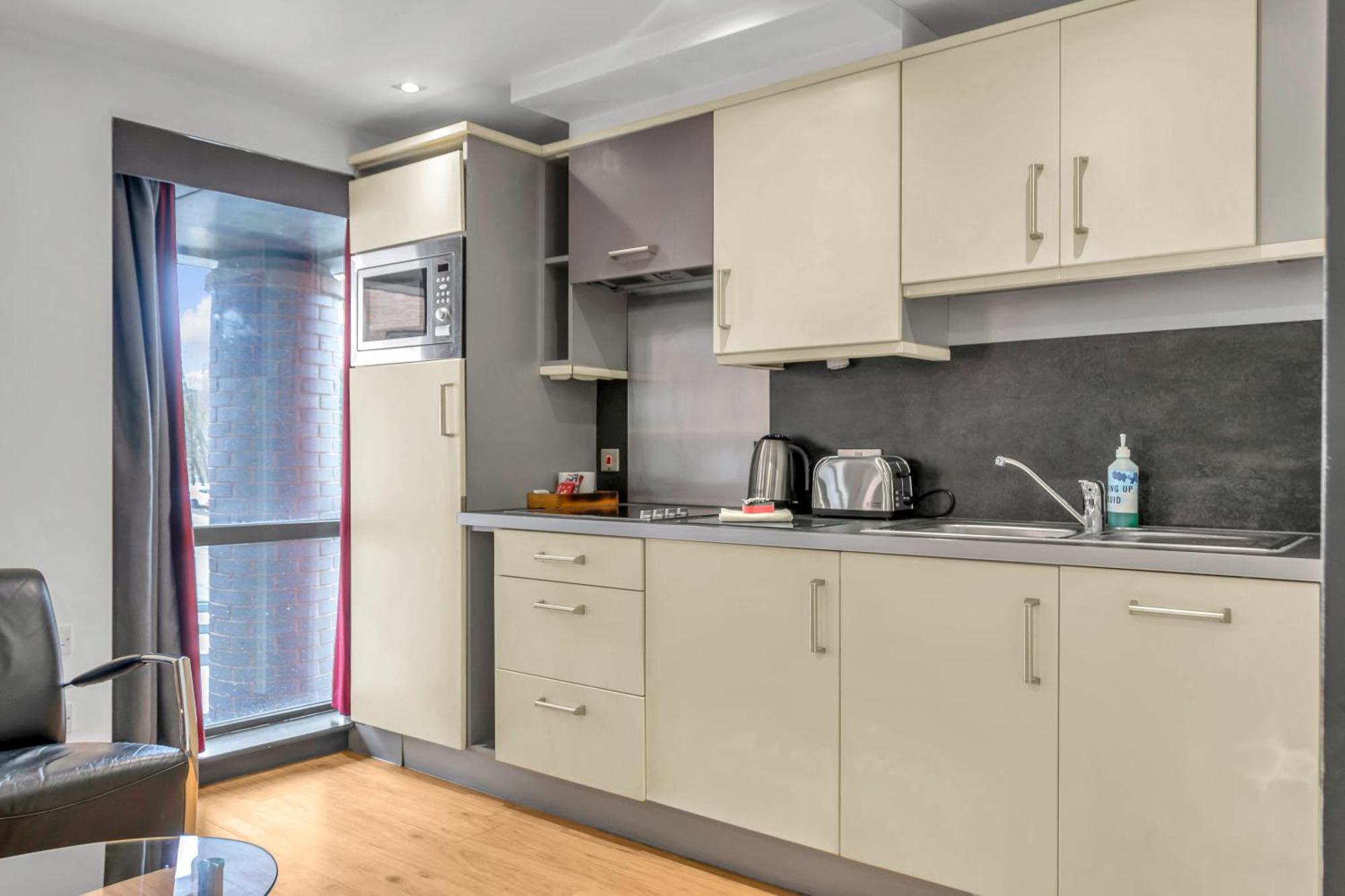 Roomzzz Leeds City West Exterior foto