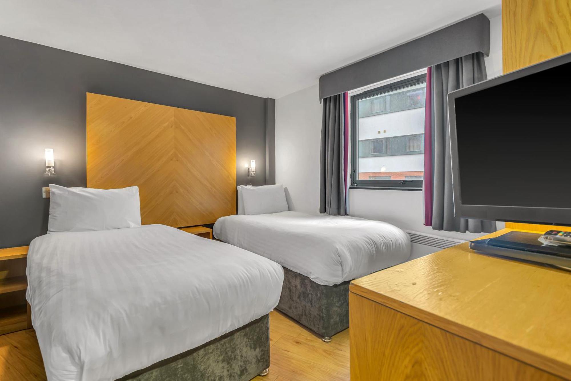 Roomzzz Leeds City West Exterior foto