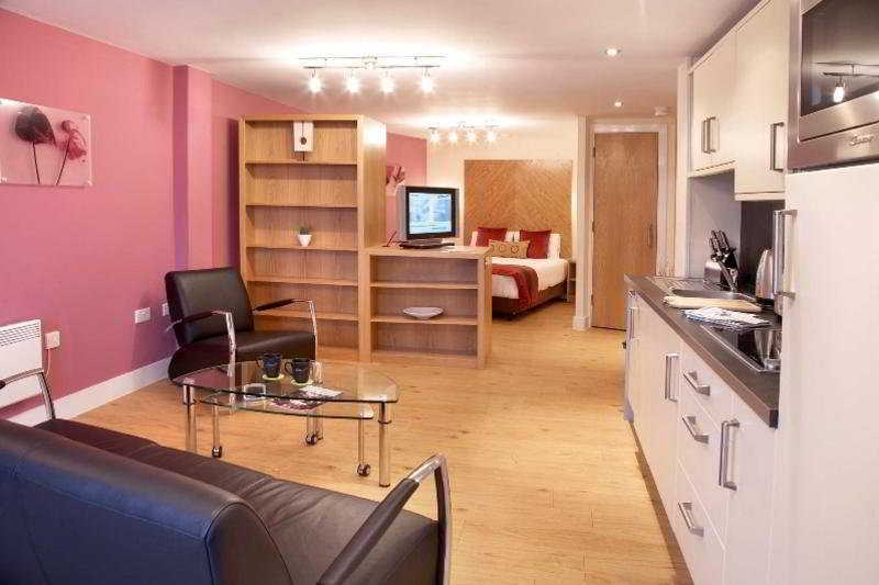 Roomzzz Leeds City West Exterior foto