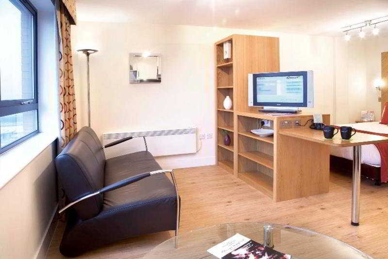 Roomzzz Leeds City West Exterior foto