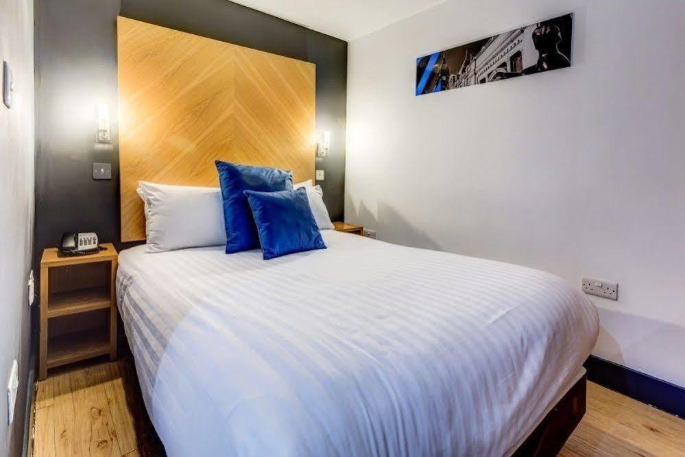 Roomzzz Leeds City West Exterior foto