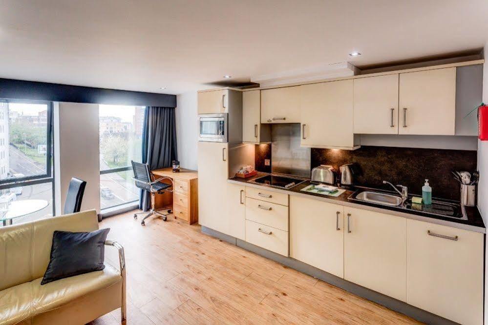 Roomzzz Leeds City West Exterior foto