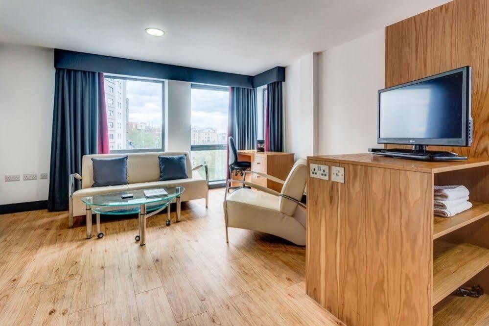 Roomzzz Leeds City West Exterior foto