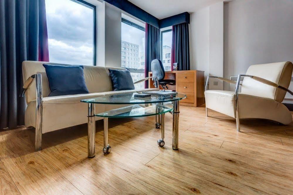 Roomzzz Leeds City West Exterior foto