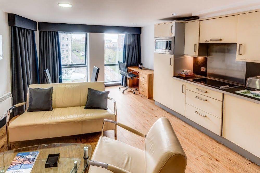 Roomzzz Leeds City West Exterior foto