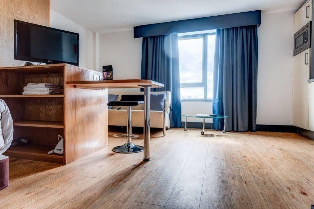 Roomzzz Leeds City West Exterior foto