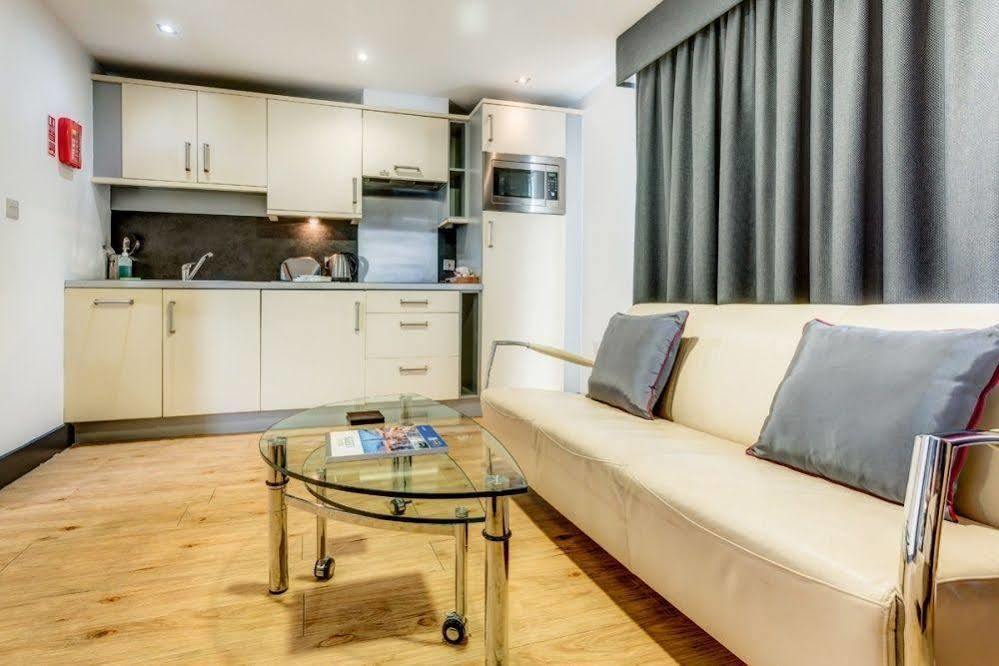 Roomzzz Leeds City West Exterior foto